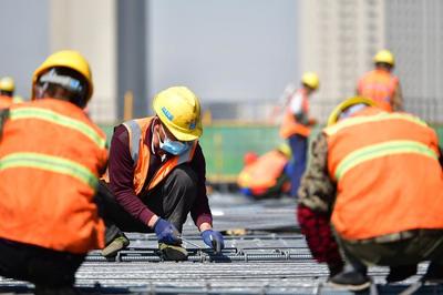 兰州 重点工程施工忙 坚守岗位过“五一” 建设工程施工现场纪实