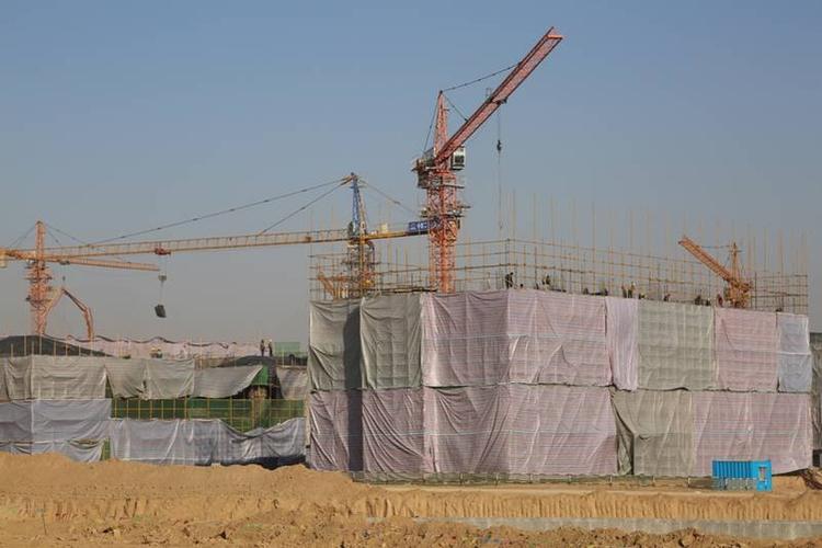 强化冬季施工防护措施，确保工程建设质量与安全